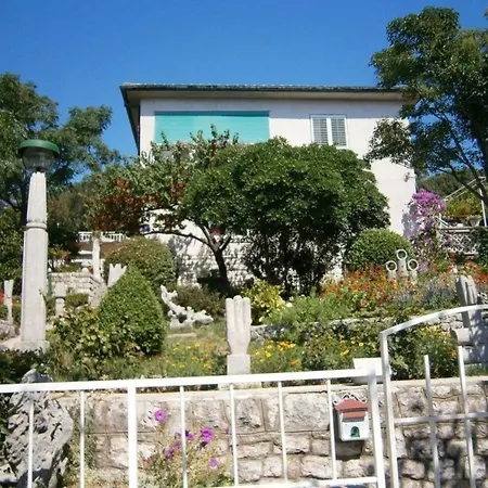 Moderne In Mit Schoenem Garten *